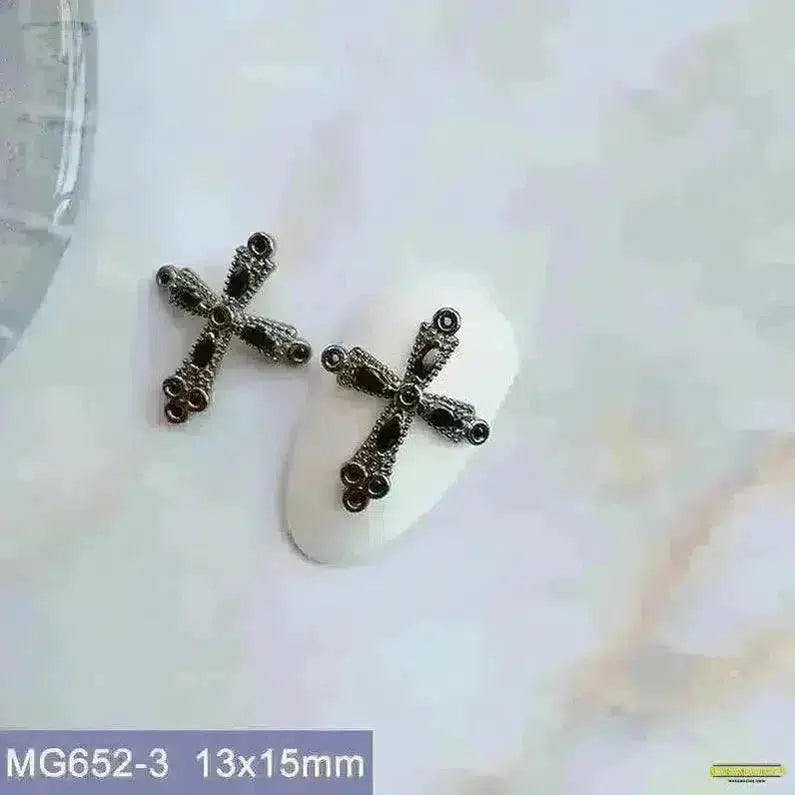 10pcs Gothic Dark Black Cross Nail Art Charms, Zircon Crystal Crucifix Heart Nail Art Decorations with Spooky Style - Dynamic Unique Artwork