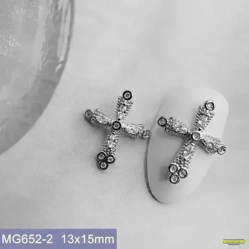 10pcs Gothic Dark Black Cross Nail Art Charms, Zircon Crystal Crucifix Heart Nail Art Decorations with Spooky Style - Dynamic Unique Artwork