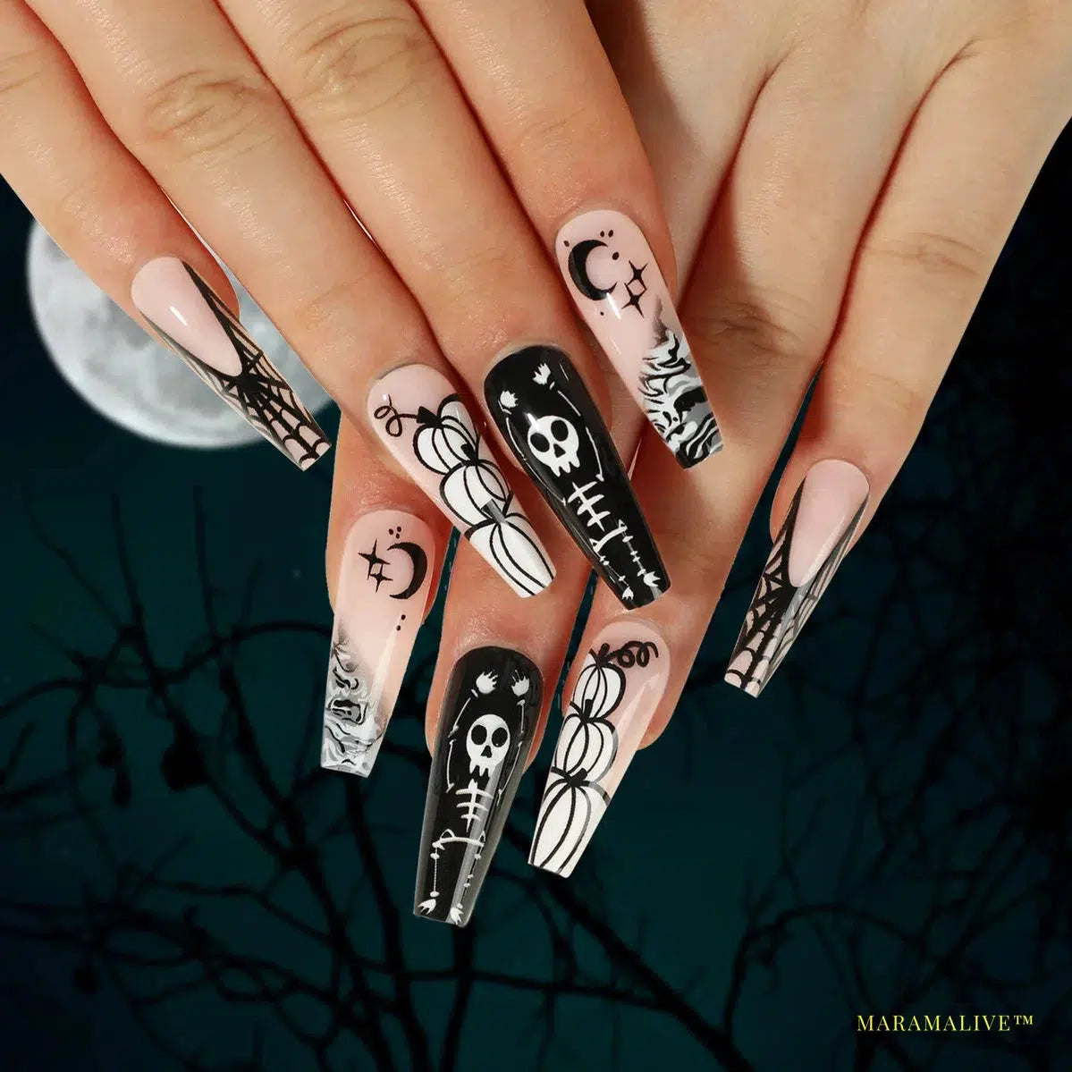 24 Piece Halloween Ghost & Pumpkin Ghoulish Press-On Nail Art Set - A Mysterious Glamour Twist To Your Spooky Costume