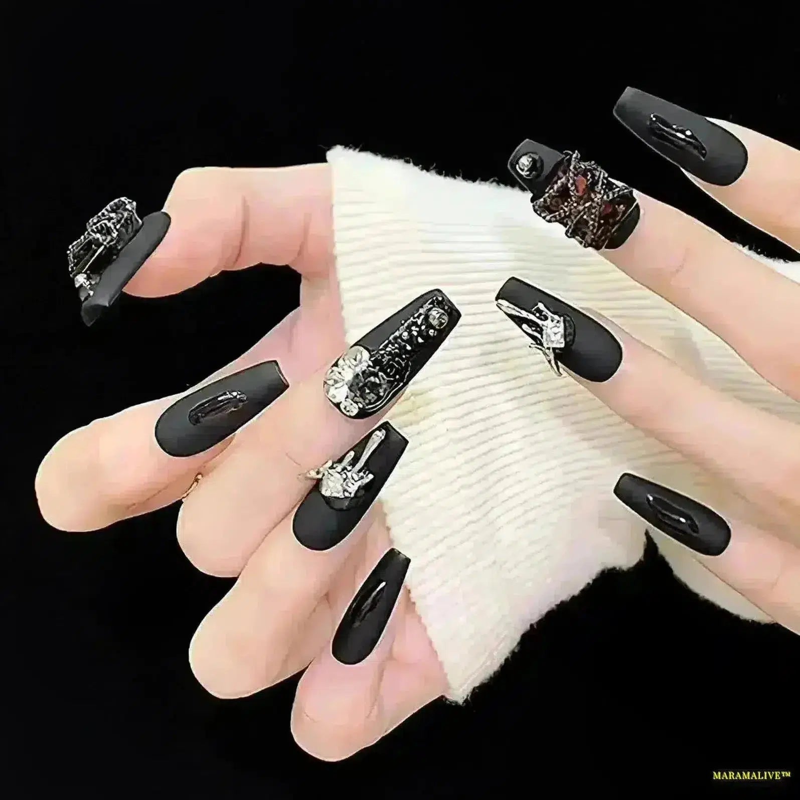 Black Gothic Press-On Coffin Nails with Crystal Diamond Decor - Y2K Punk Handmade Artistic False Nails