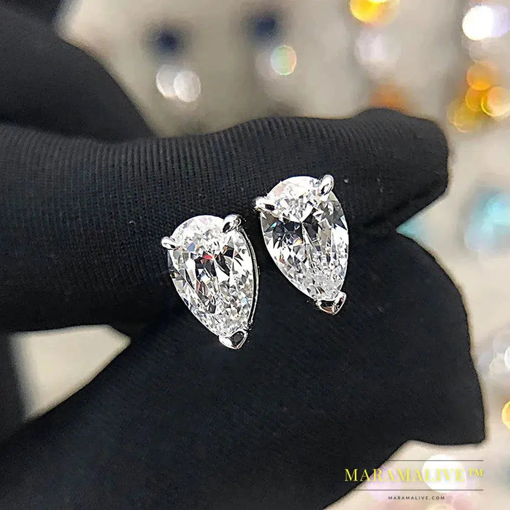 Chic Pear-Cut Moissanite Earrings in Stylish Design