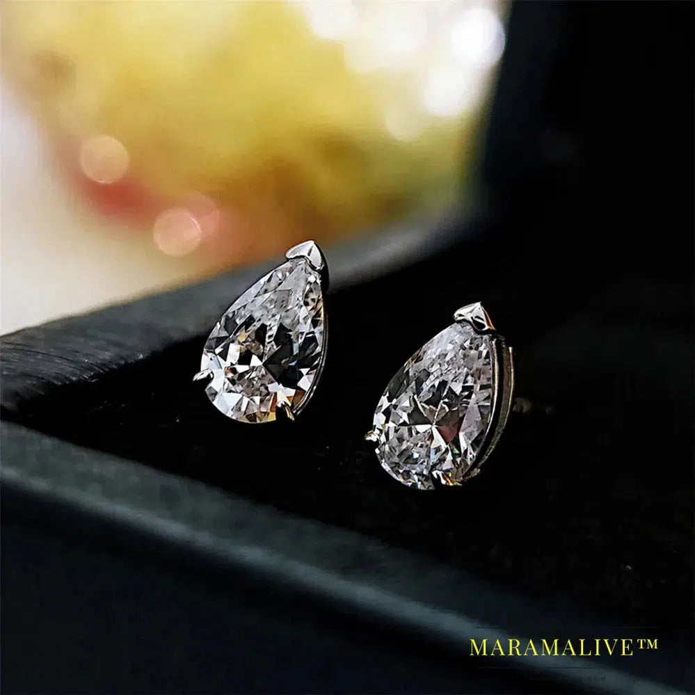 Chic Pear-Cut Moissanite Earrings in Stylish Design