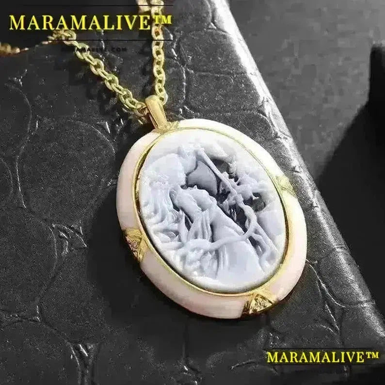 Exquisite Double Sided Roman Portrait Cameo Pendant Necklace for Women Elegant Banquet Jewelry Gift