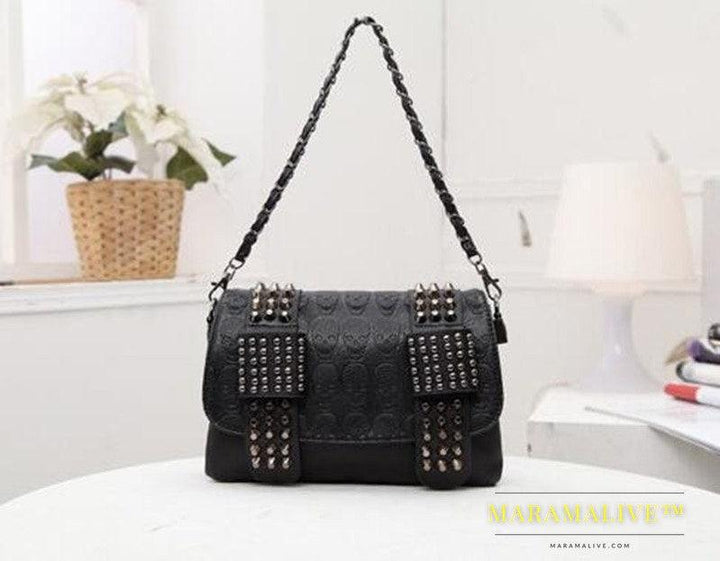 Fashion Women Black Leather Messenger Bags Fashion Vintage Messenger Cool Skull Rivets Shoulder Bags