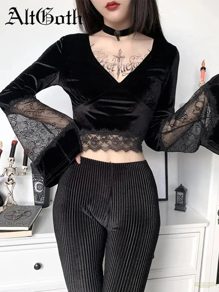 Goth Long Sleeve Tshirt Women Sexy Lace Patchwork Flare Sleeve V-neck Short Tee Tops Streetwear Black Bottom Tshirt