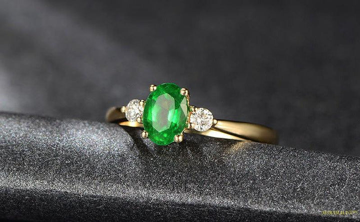 Maramalive™ Vintage Gold Imitation Emerald Women's Green Moissanite Simulation Diamond Ring