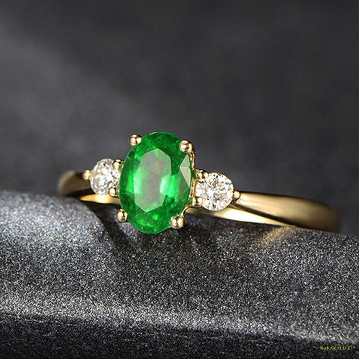 Maramalive™ Vintage Gold Imitation Emerald Women's Green Moissanite Simulation Diamond Ring