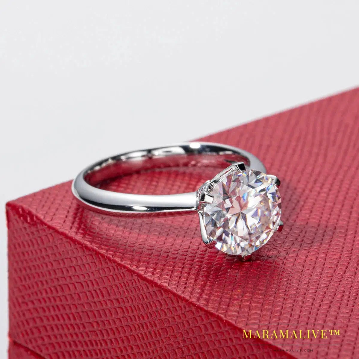 Moissanite White Gold Rings: Affordable & Durable Luxury Jewelry