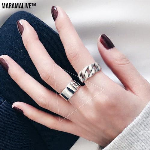 Simple female roman numeral ring