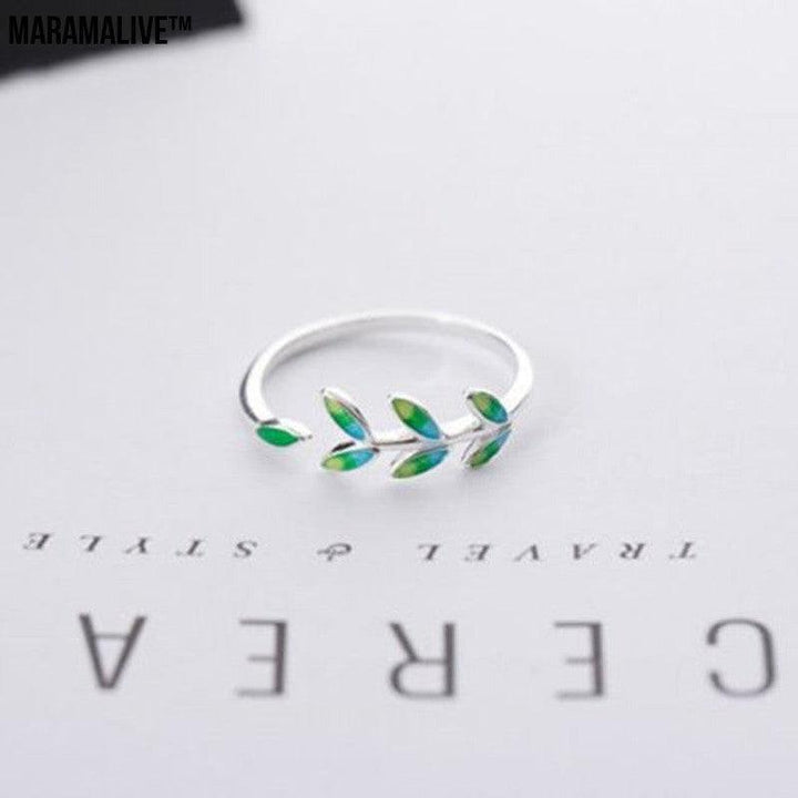 Simple green leaf ring