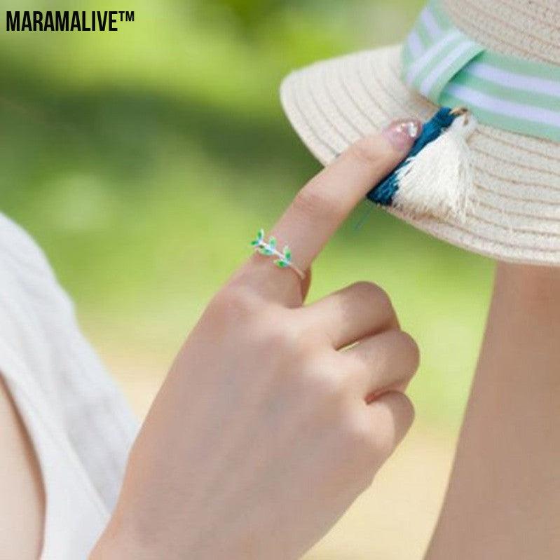 Simple green leaf ring