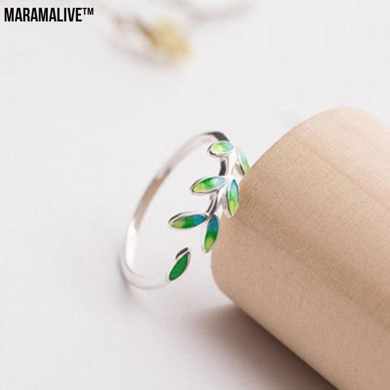 Simple green leaf ring