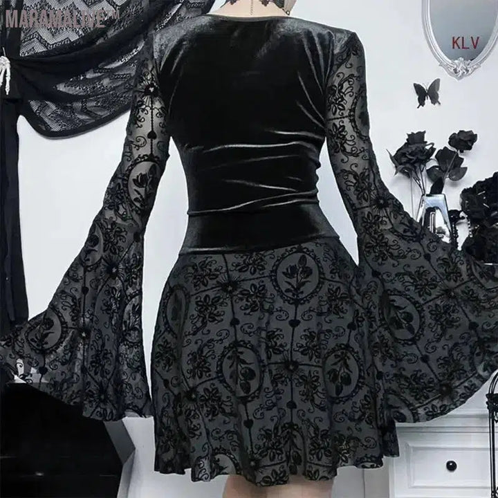 Stylish Black Draped Dress Long Sleeves Gothic Style Dresses Vintage Fashion Long Skirt Belled Sleeve Design