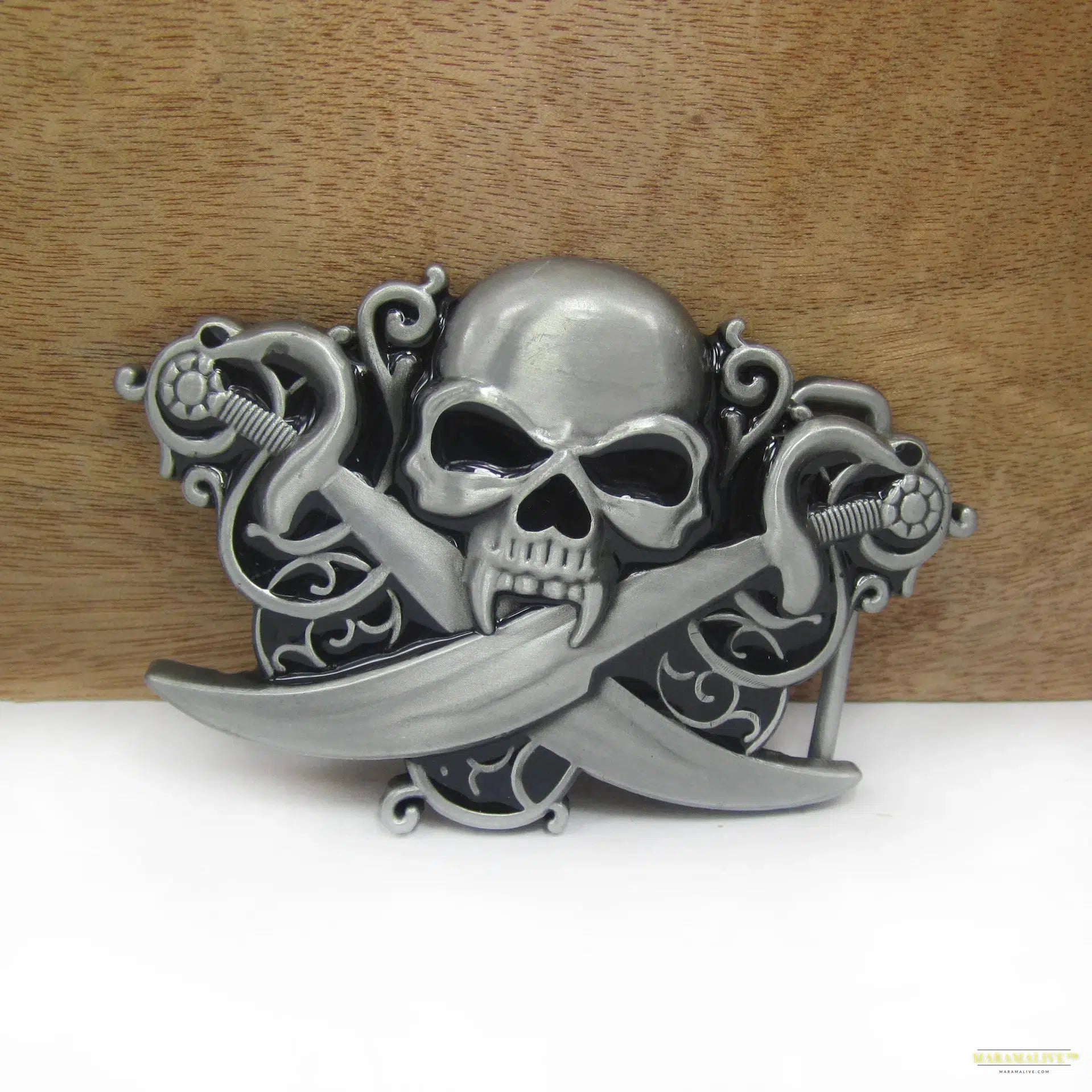 Unique Pirate Skull with Crossed Swords Belt Buckle - Unusual and Trendy Metal Fashion Accessory