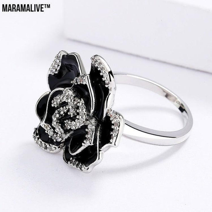 Vintage Elegant Enamel Ladies Ring Unique Black Flowers