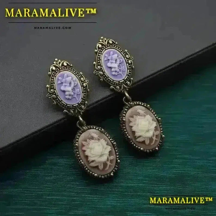 Vintage Retro Jewelry Relief Cameo Flower Earrings Do Old Swept Shoulder Byzantine Court Purple Earrings