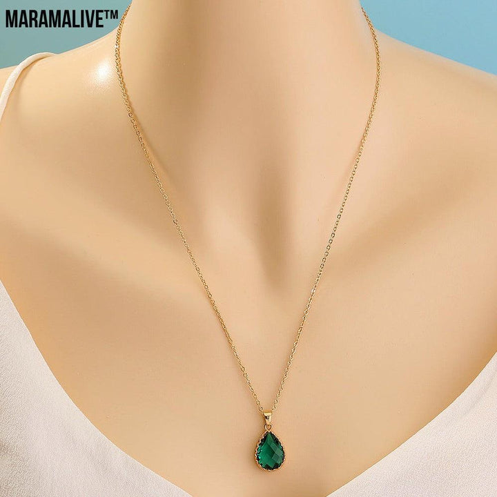 Women's Fashion Vintage Court Style Pure White Pearl Green Natural Stone Pendant Necklace