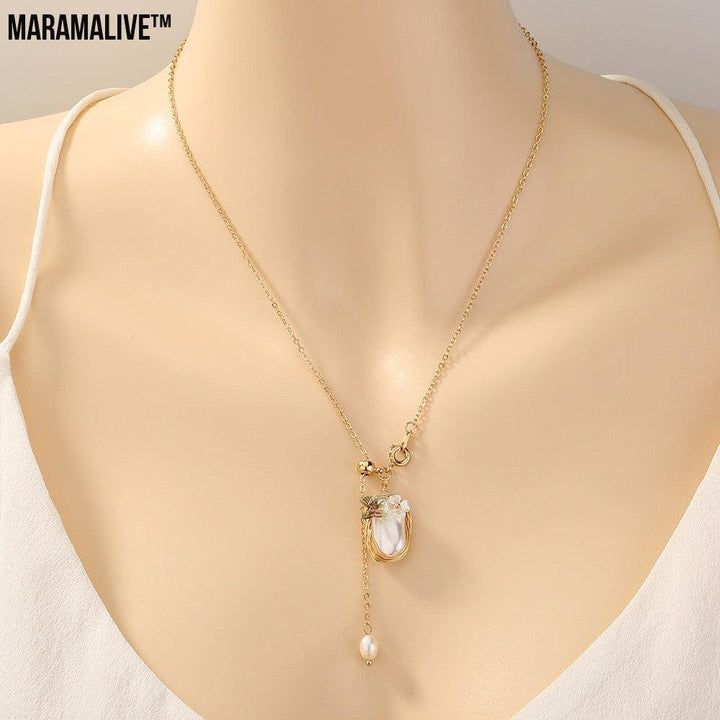 Women's Fashion Vintage Court Style Pure White Pearl Green Natural Stone Pendant Necklace